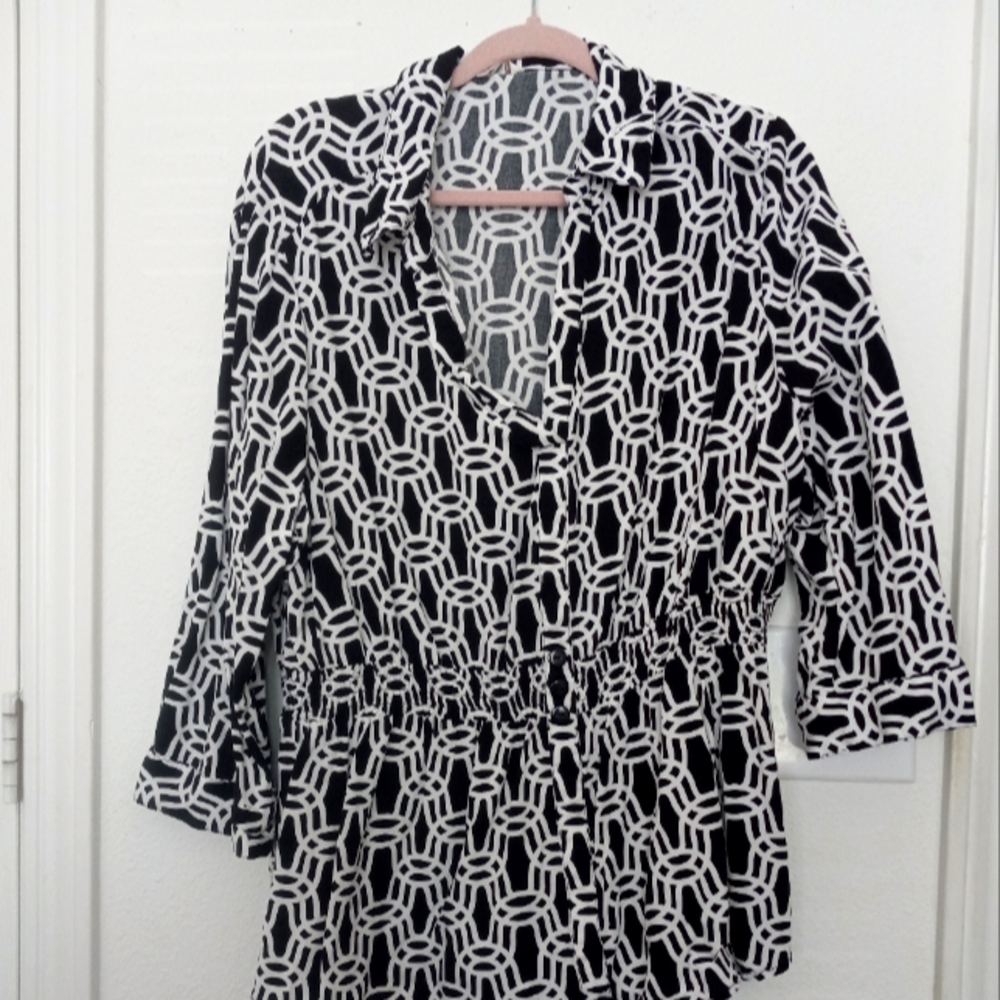 Cato Black and White Geometric Top